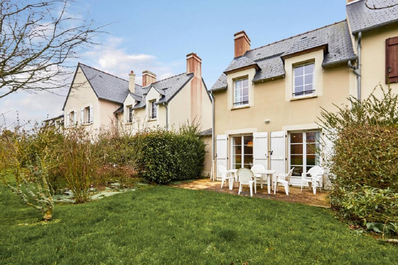 Pierre & Le Port-en-Bessin-Huppain